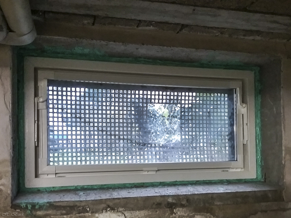 Alte Kippfenster Aushängen